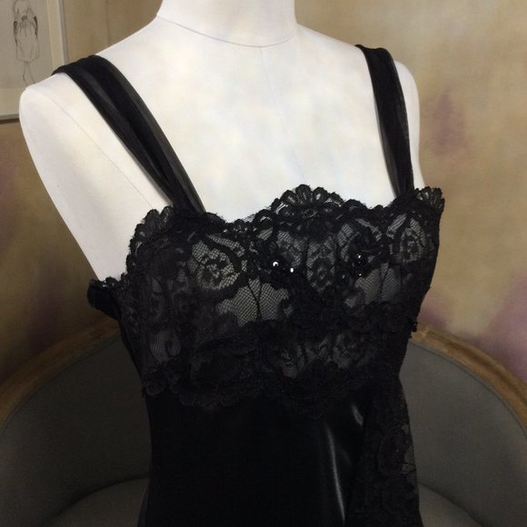 Luxury black satin and lace beaded negligee, size M, like new! - Picture 2 of 9
